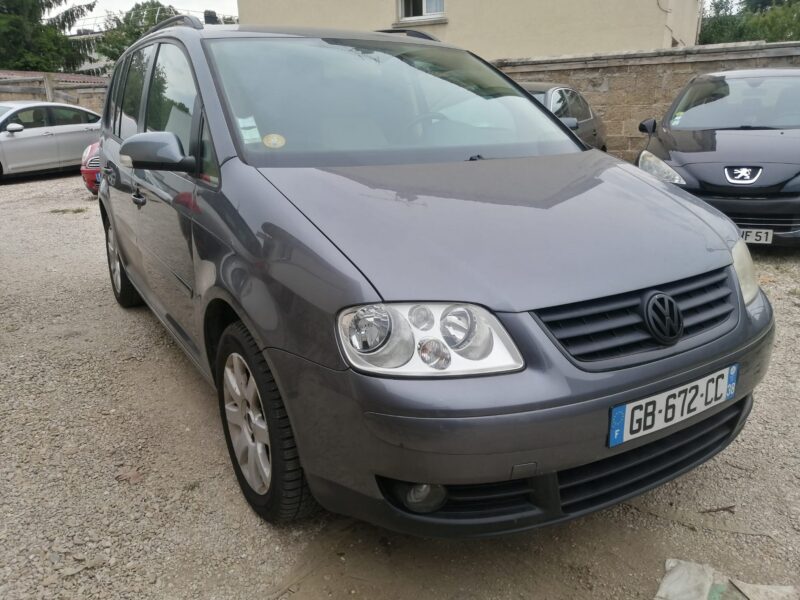 VOLKSWAGEN TOURAN 2004