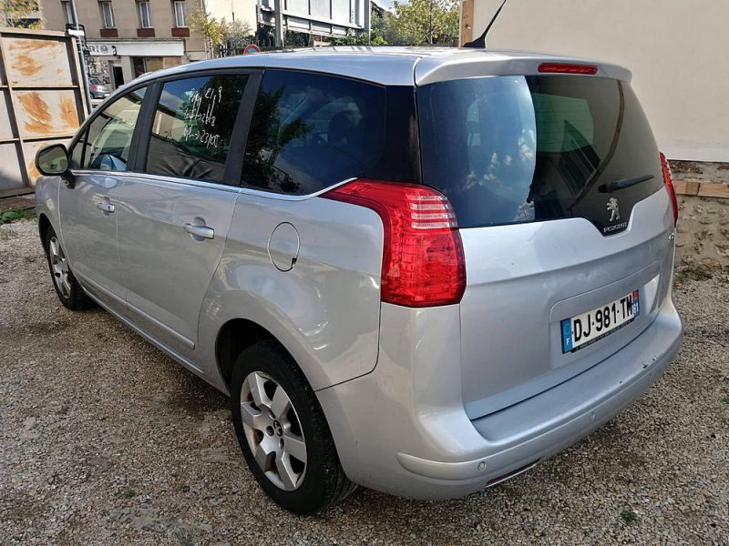 PEUGEOT 5008 2014