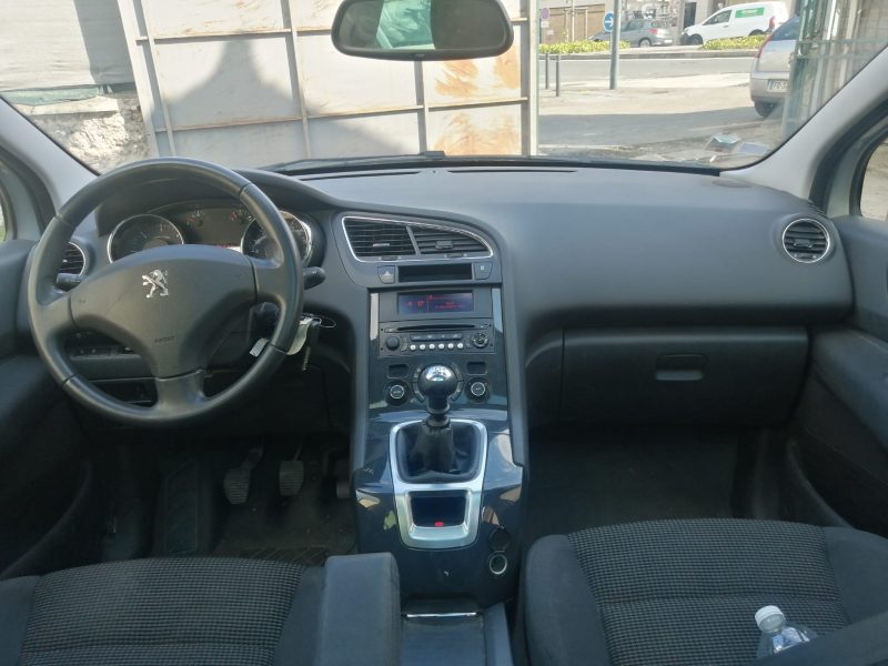 PEUGEOT 5008 2014