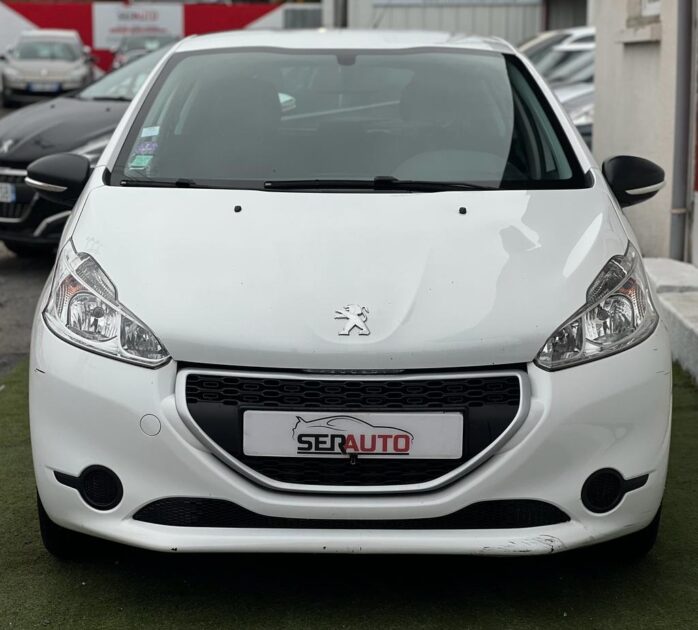 PEUGEOT 208 2015