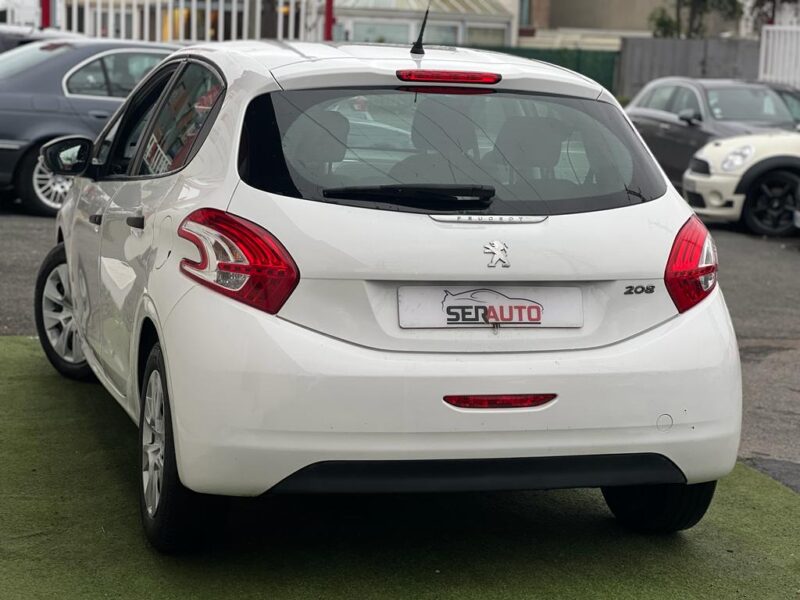 PEUGEOT 208 2015