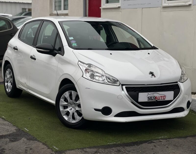 PEUGEOT 208 2015