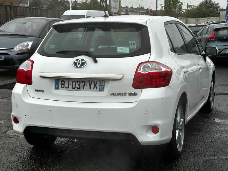 TOYOTA AURIS 2011