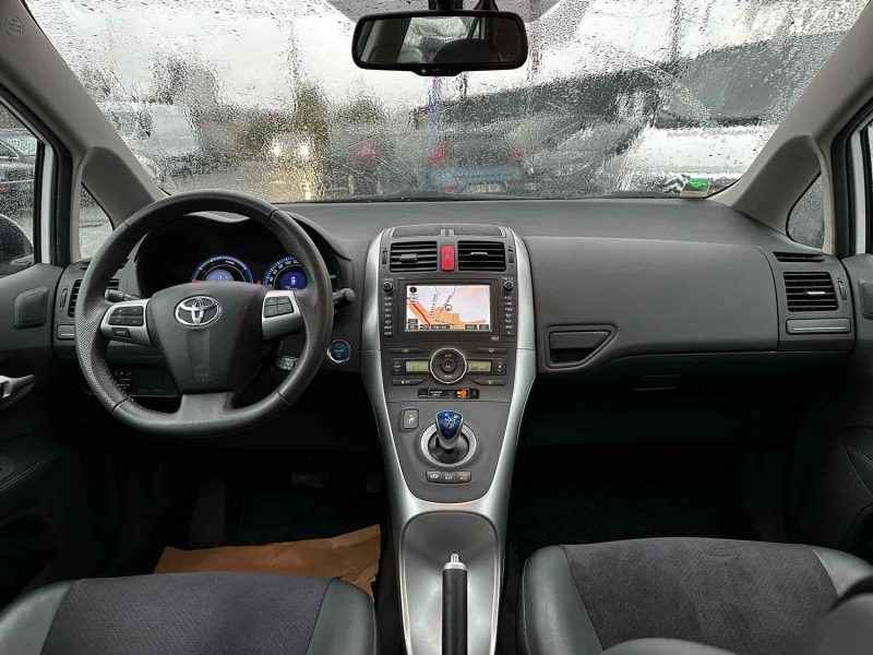 TOYOTA AURIS 2011