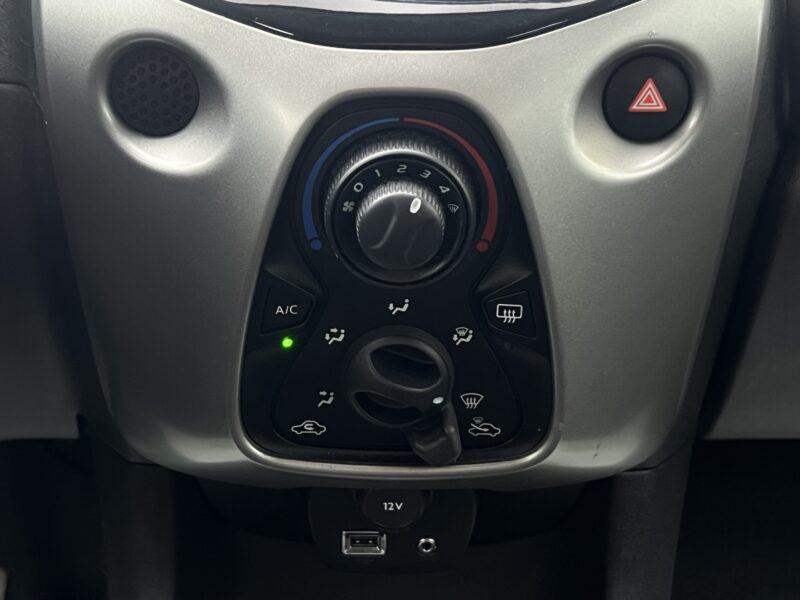 TOYOTA AYGO II 1.0 VVT-i 69 - 5 PORTES CLIMATISATION ECRAN TACTILE BLUETOOTH REGULATEUR Garantie1an