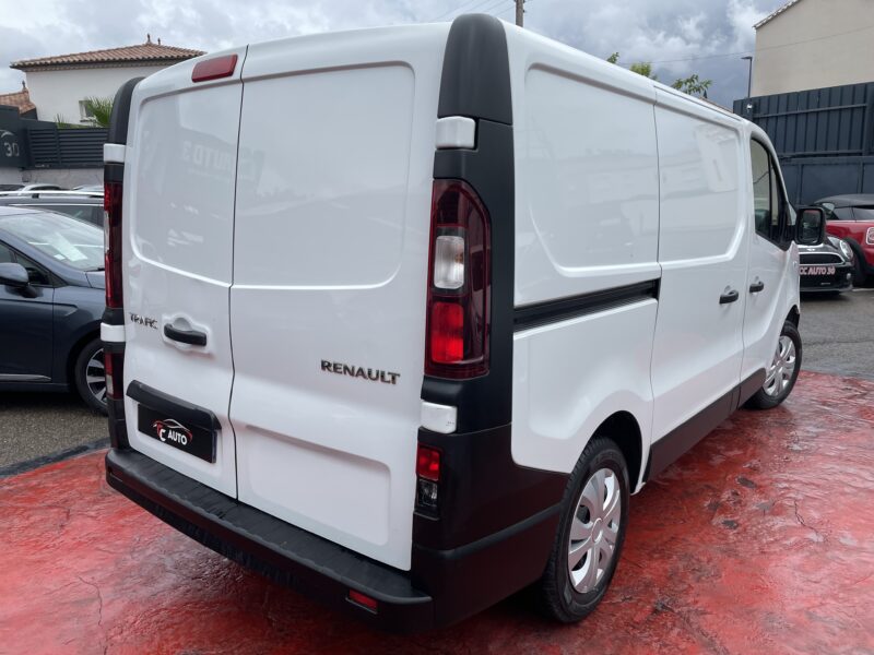 RENAULT TRAFIC III Camionnette 2017