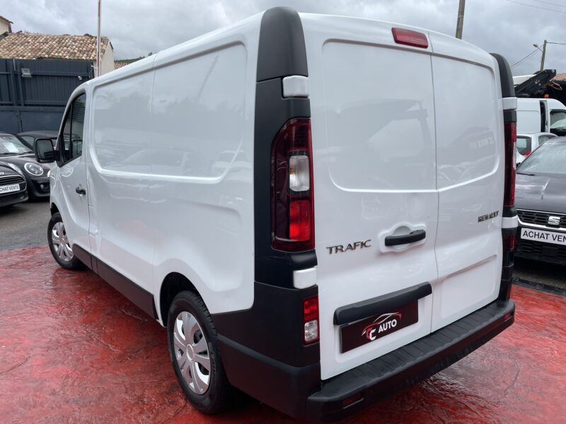 RENAULT TRAFIC III Camionnette 2017