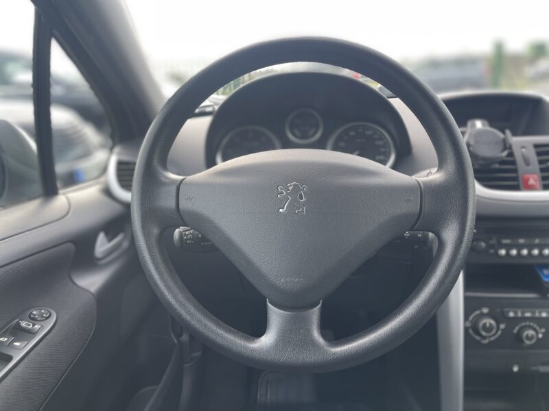 PEUGEOT 207 2014