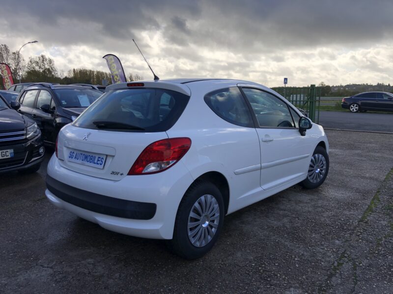 PEUGEOT 207 2014