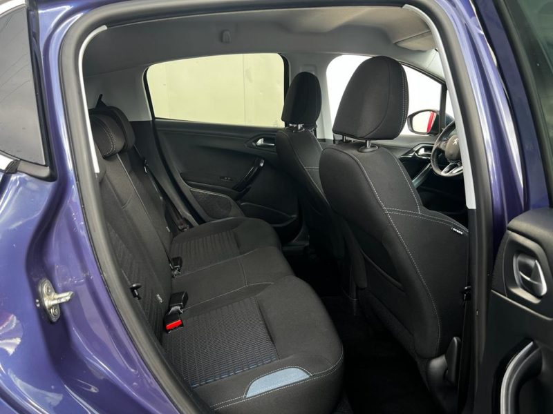 PEUGEOT 208 2012