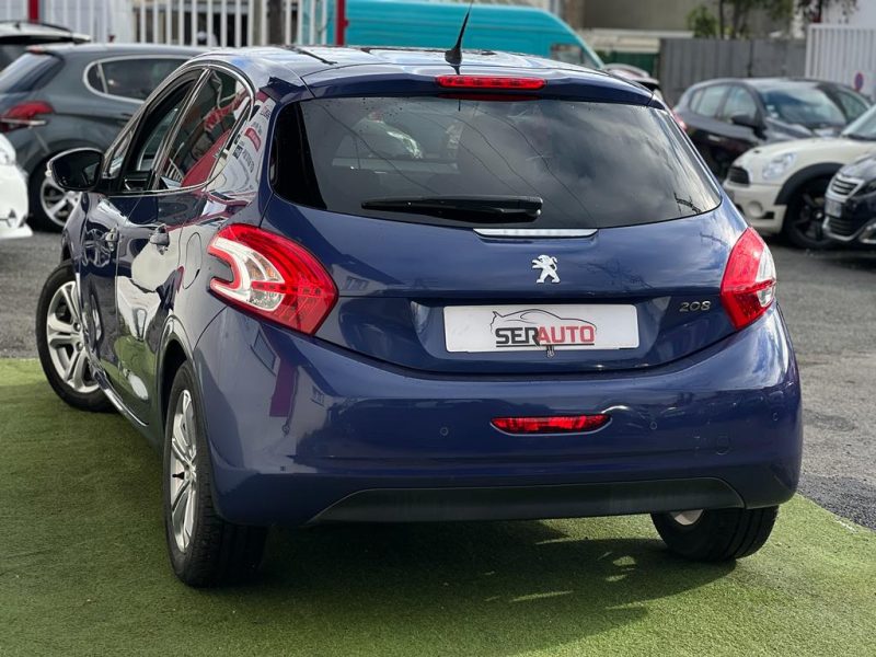 PEUGEOT 208 2012