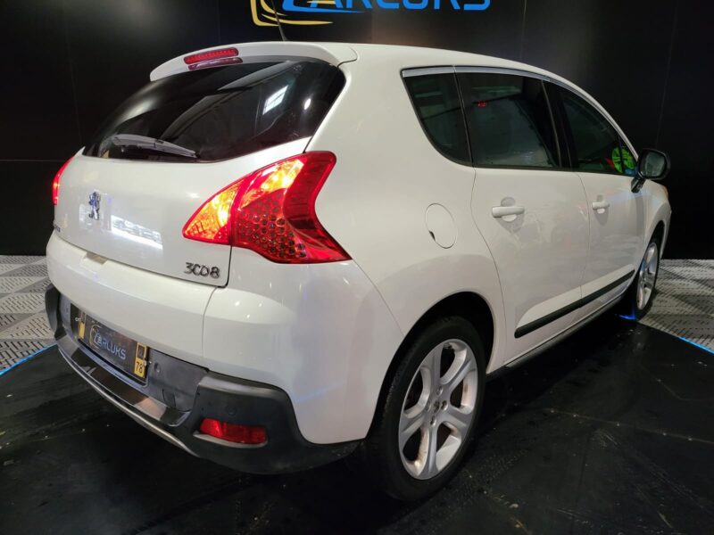 PEUGEOT 3008 1.6 HDi 112cv Féline BVM6 // SIEGES CHAUFFANT/TOIT PANORMAIQUE/GPS/BLUETOOTH