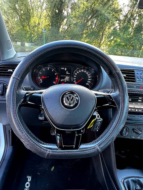 VOLKSWAGEN POLO V 2015