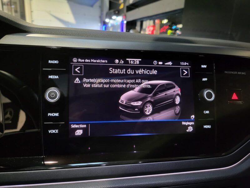 VOLKSWAGEN POLO VI 1.0 TSI 110cv R-Line DSG7 // APPLE CARPLAY/TOIT OUVRANT/CHARGEUR A INDUCTION