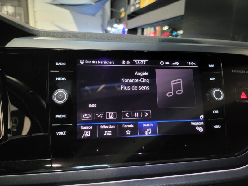 VOLKSWAGEN POLO VI 1.0 TSI 110cv R-Line DSG7 // APPLE CARPLAY/TOIT OUVRANT/CHARGEUR A INDUCTION