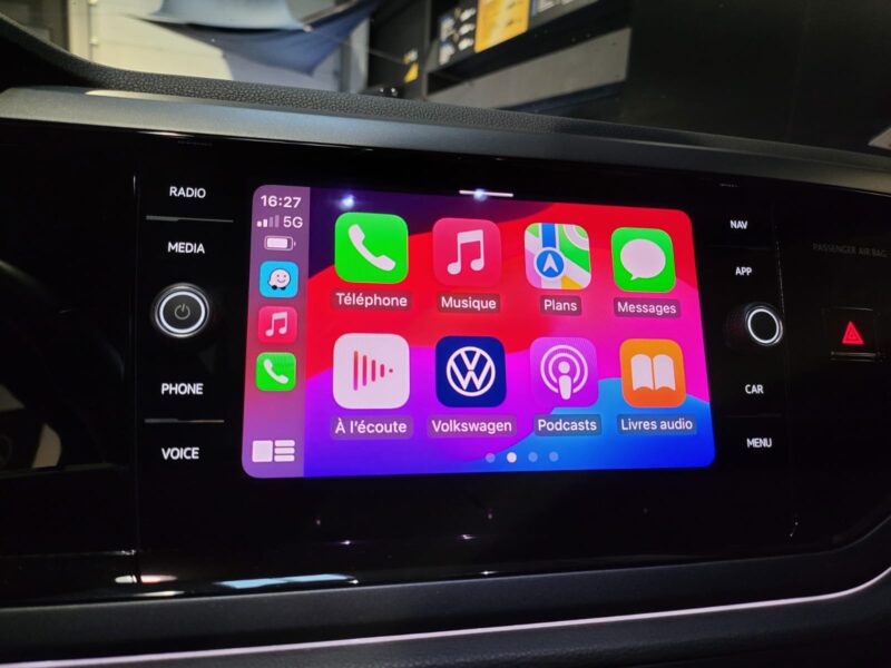 VOLKSWAGEN POLO VI 1.0 TSI 110cv R-Line DSG7 // APPLE CARPLAY/TOIT OUVRANT/CHARGEUR A INDUCTION