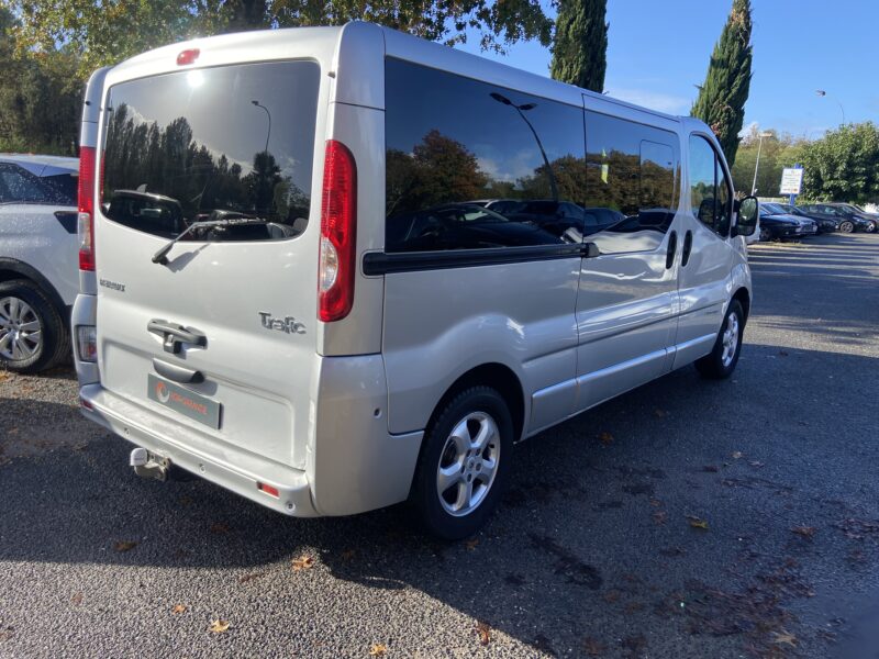 RENAULT TRAFIC PASSENGER 9 PLACES DCI 115CV