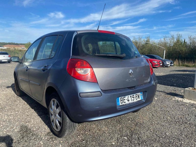 RENAULT CLIO III 2007 handicapé boite auto