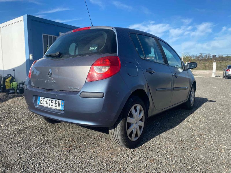 RENAULT CLIO III 2007 handicapé boite auto