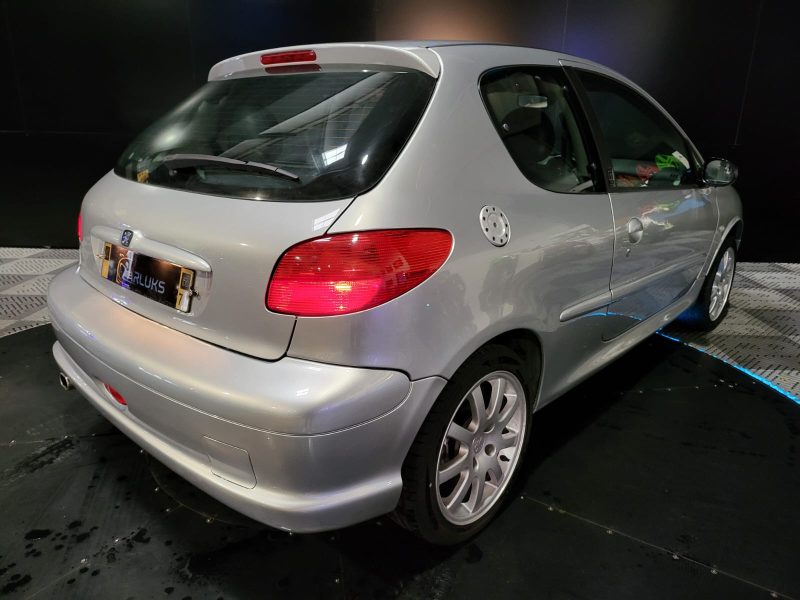 PEUGEOT 206 2.0 16V 138cv GT WRC Exemplaire 1616 // RADIO-CD-MP3/CLIM AUTO/ESSUIE GLACES AUTOMATIQUE