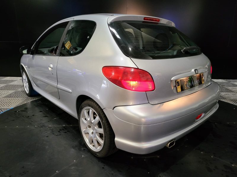 PEUGEOT 206 2.0 16V 138cv GT WRC Exemplaire 1616 // RADIO-CD-MP3/CLIM AUTO/ESSUIE GLACES AUTOMATIQUE