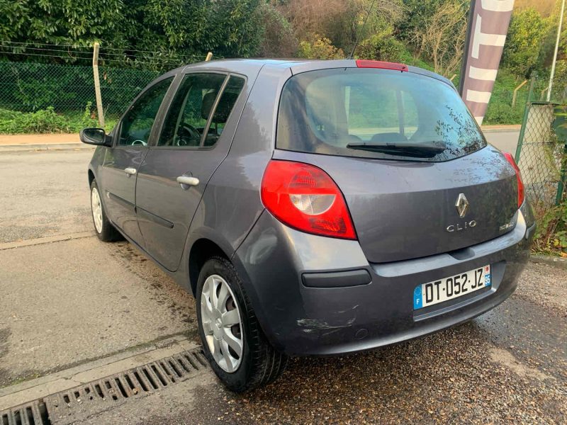 RENAULT CLIO III 1.5DCI 68CV