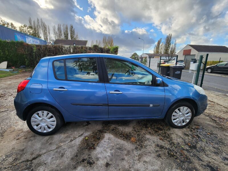 RENAULT CLIO III 2010