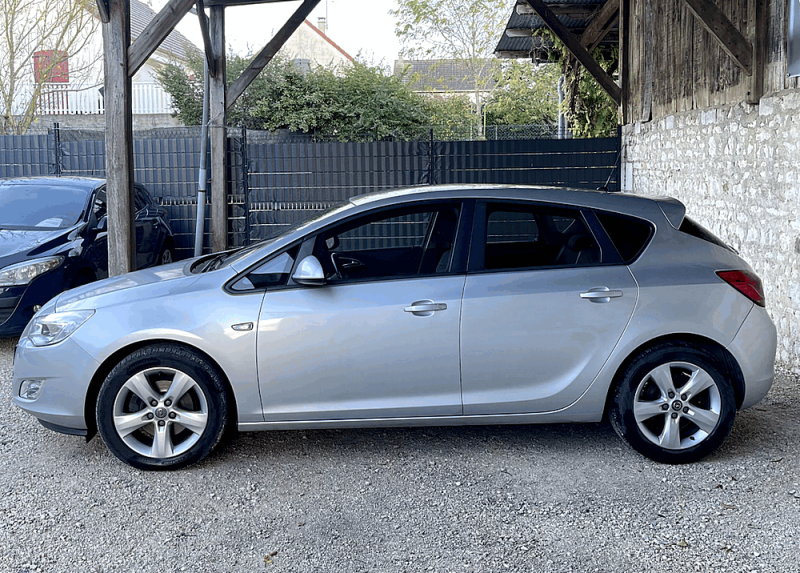 OPEL ASTRA J 2012