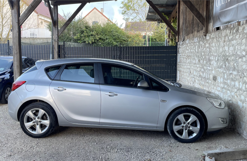 OPEL ASTRA J 2012