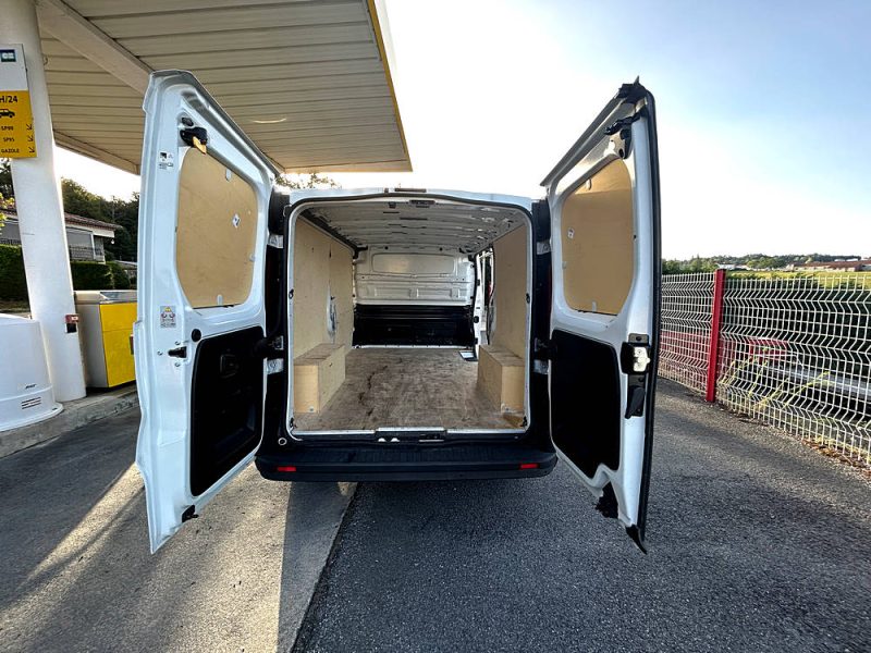 RENAULT TRAFIC III  2020