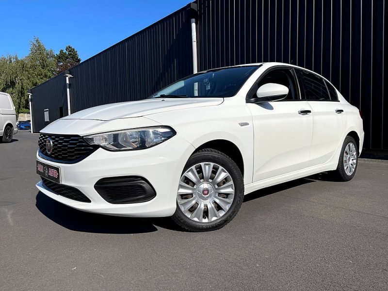 FIAT TIPO A trois volumes 2016