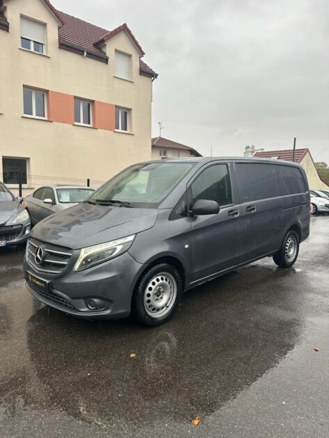 MERCEDES VITO Camionnette 2016