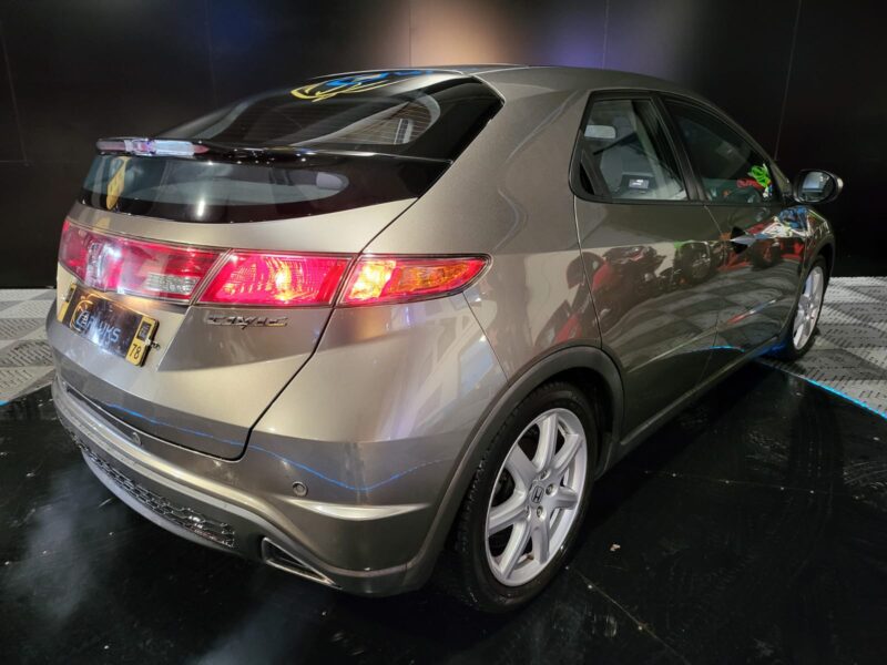 HONDA CIVIC 2.2 i-CTDi 140cv Evolution BVM6 // TOIT PANORAMIQUE/RADAR-AR/RADIO-CD-MP3