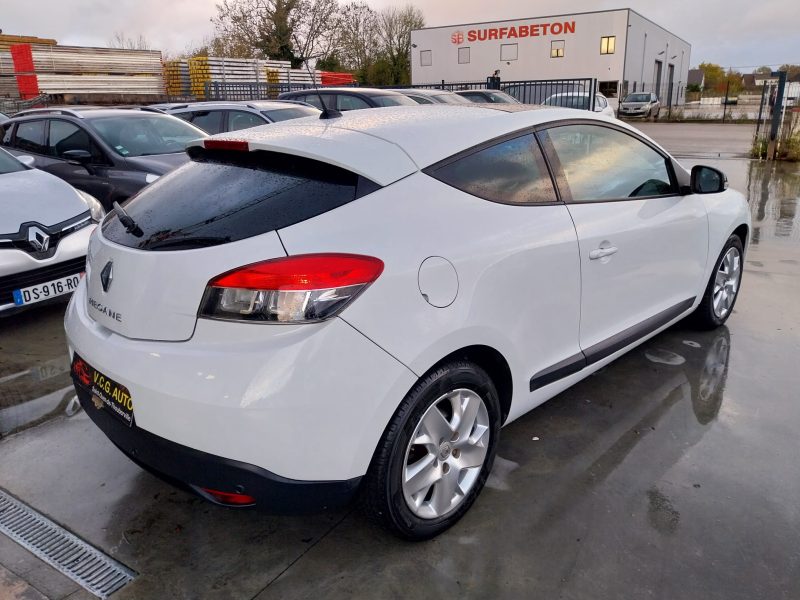 RENAULT MEGANE III Coupe 1.5 dCi 110 Champion