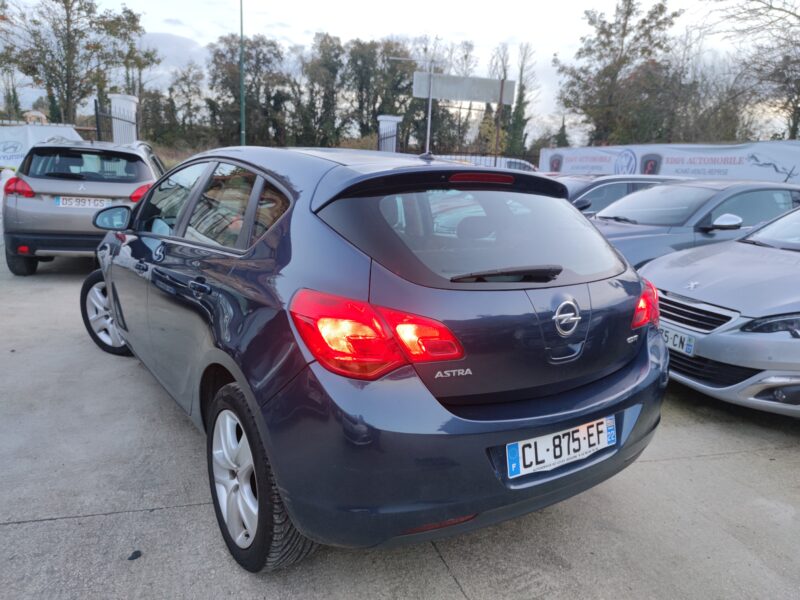 OPEL ASTRA J 2011