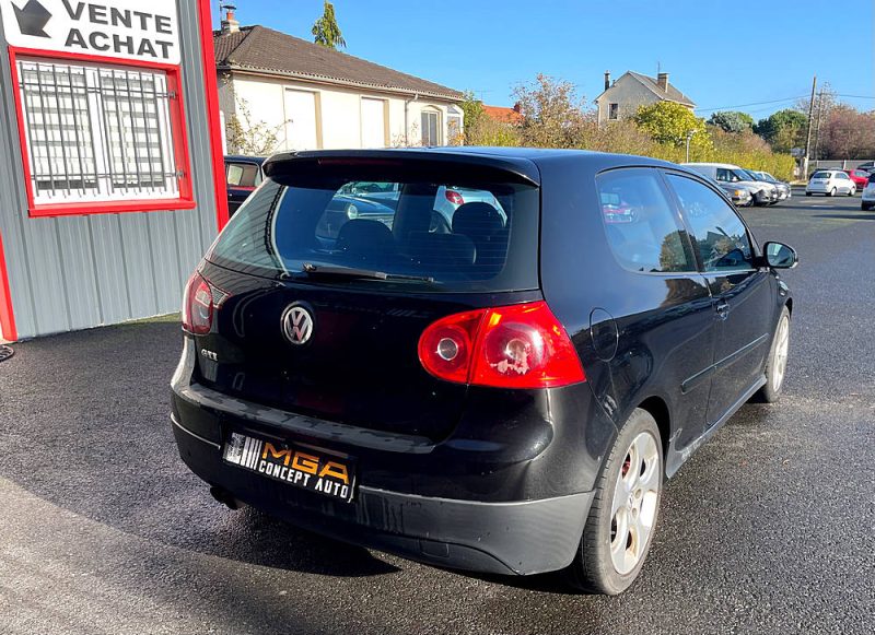 VOLKSWAGEN GOLF V 2005