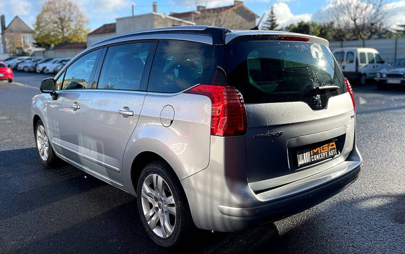 PEUGEOT 5008 2012