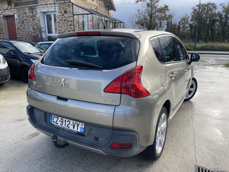 PEUGEOT 3008 2013