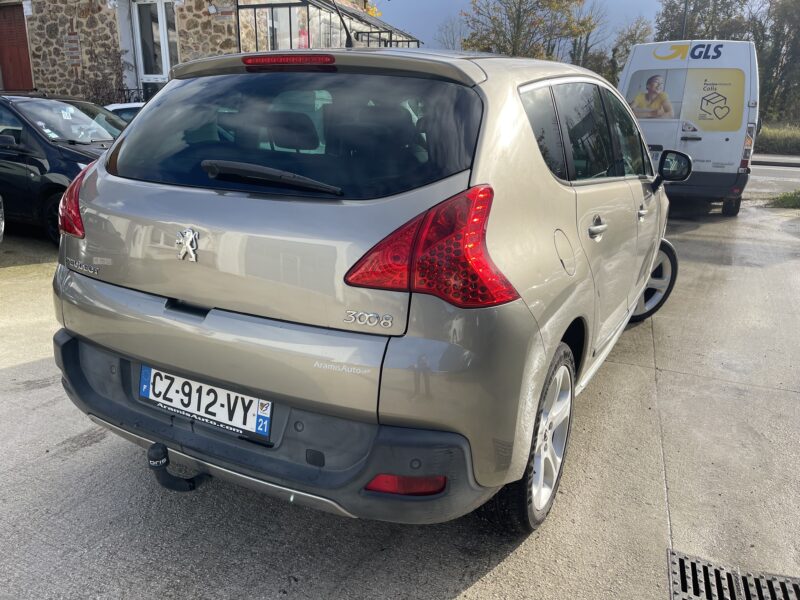 PEUGEOT 3008 2013