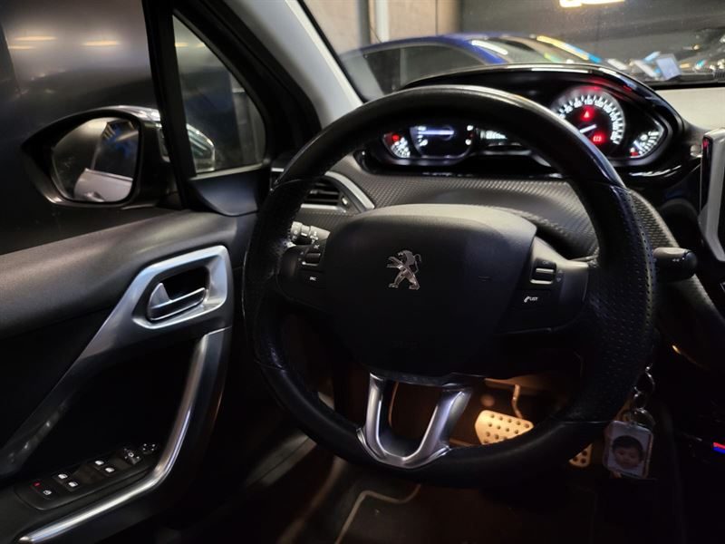 PEUGEOT 2008 1.2 PURETECH 110CH CROSSWAY / TOIT PANO+CAMERA+CARPLAY