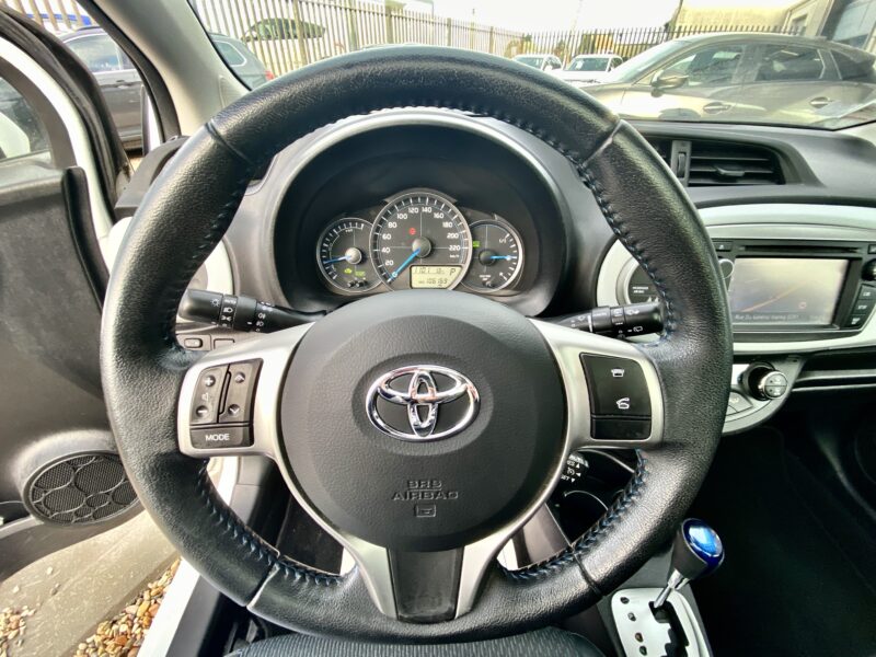 TOYOTA YARIS STYLE TOIT PANO 2013