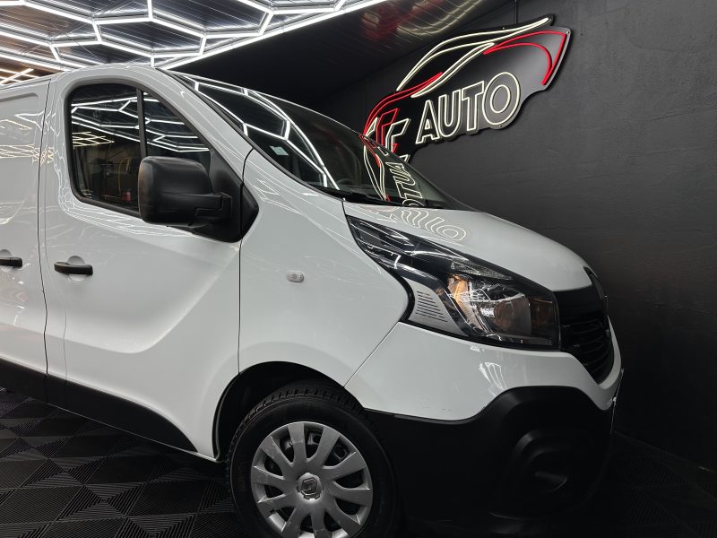 RENAULT TRAFIC III Camionnette 2017