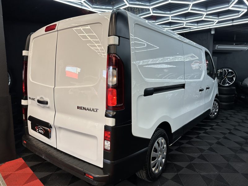 RENAULT TRAFIC III Camionnette 2017