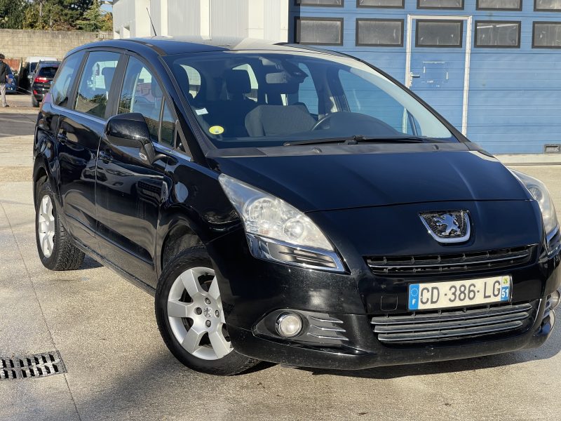 PEUGEOT 5008 2012