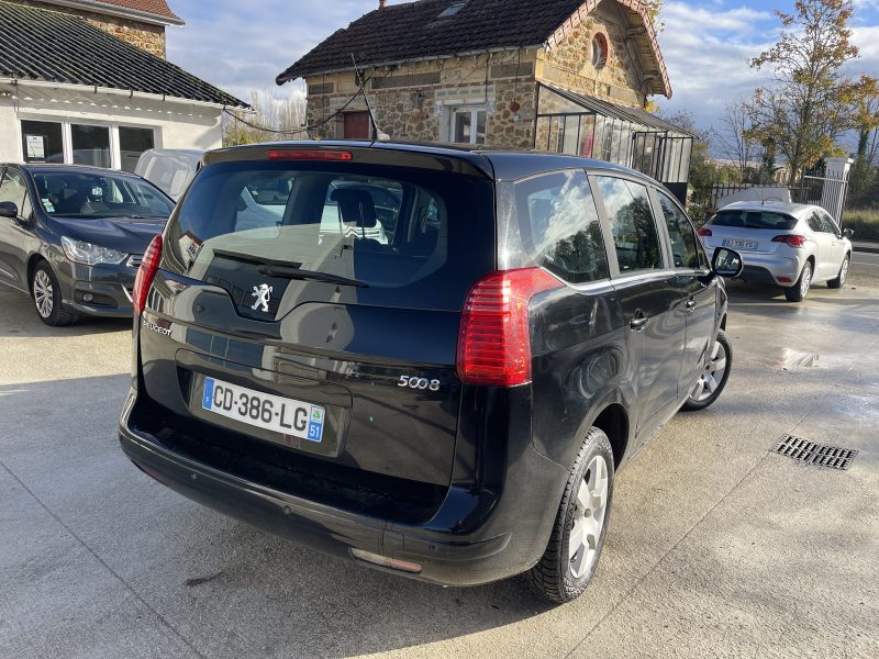 PEUGEOT 5008 2012