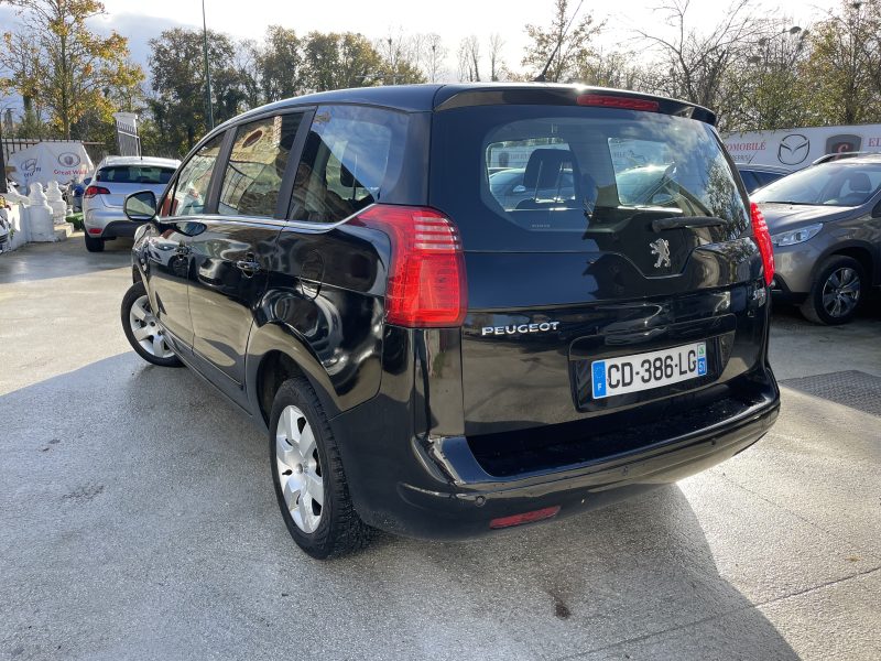 PEUGEOT 5008 2012