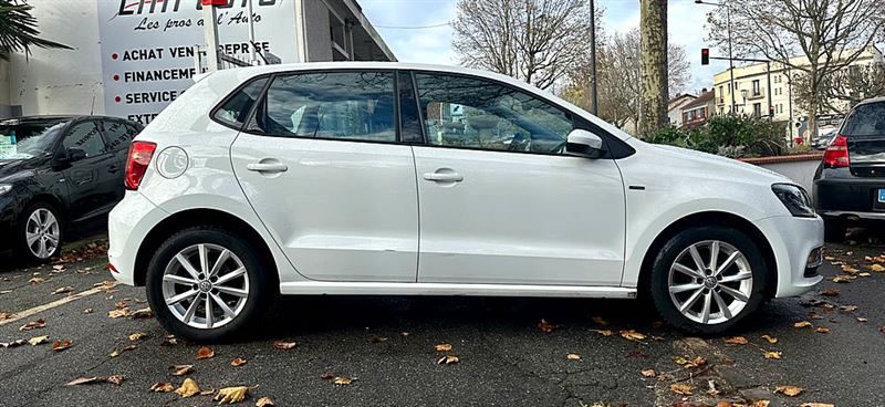 VOLKSWAGEN POLO V 2015