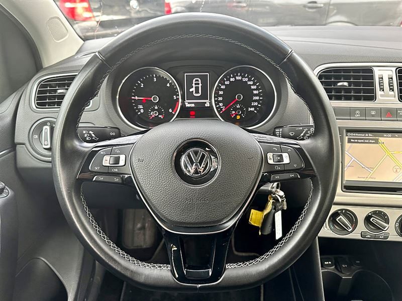 VOLKSWAGEN POLO V 2015