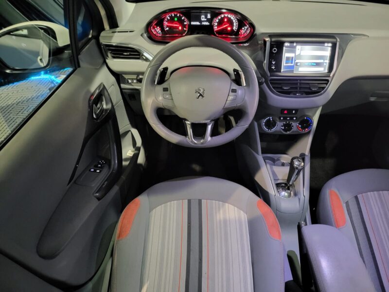 PEUGEOT 208 1.2 VTi 82cv Active Boite Auto // RADAR-AR/BLUETOOTH/TOIT PANORAMIQUE