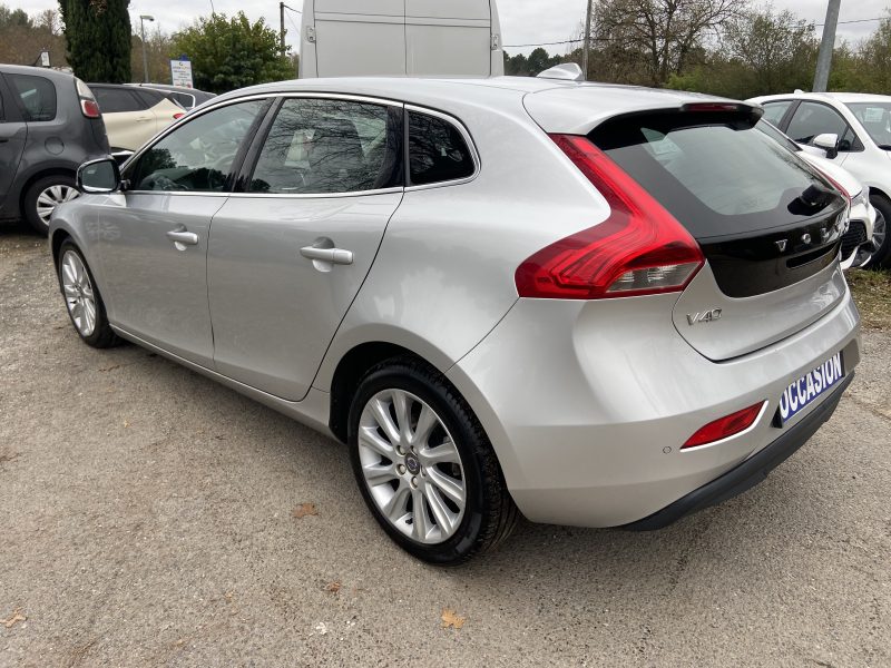 VOLVO V40 D2 115CV MOMENTUM